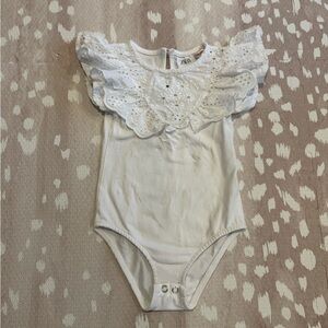 Zara Girls White Eyelet Sleeve Body Suit with Snaps Size 3T-4T